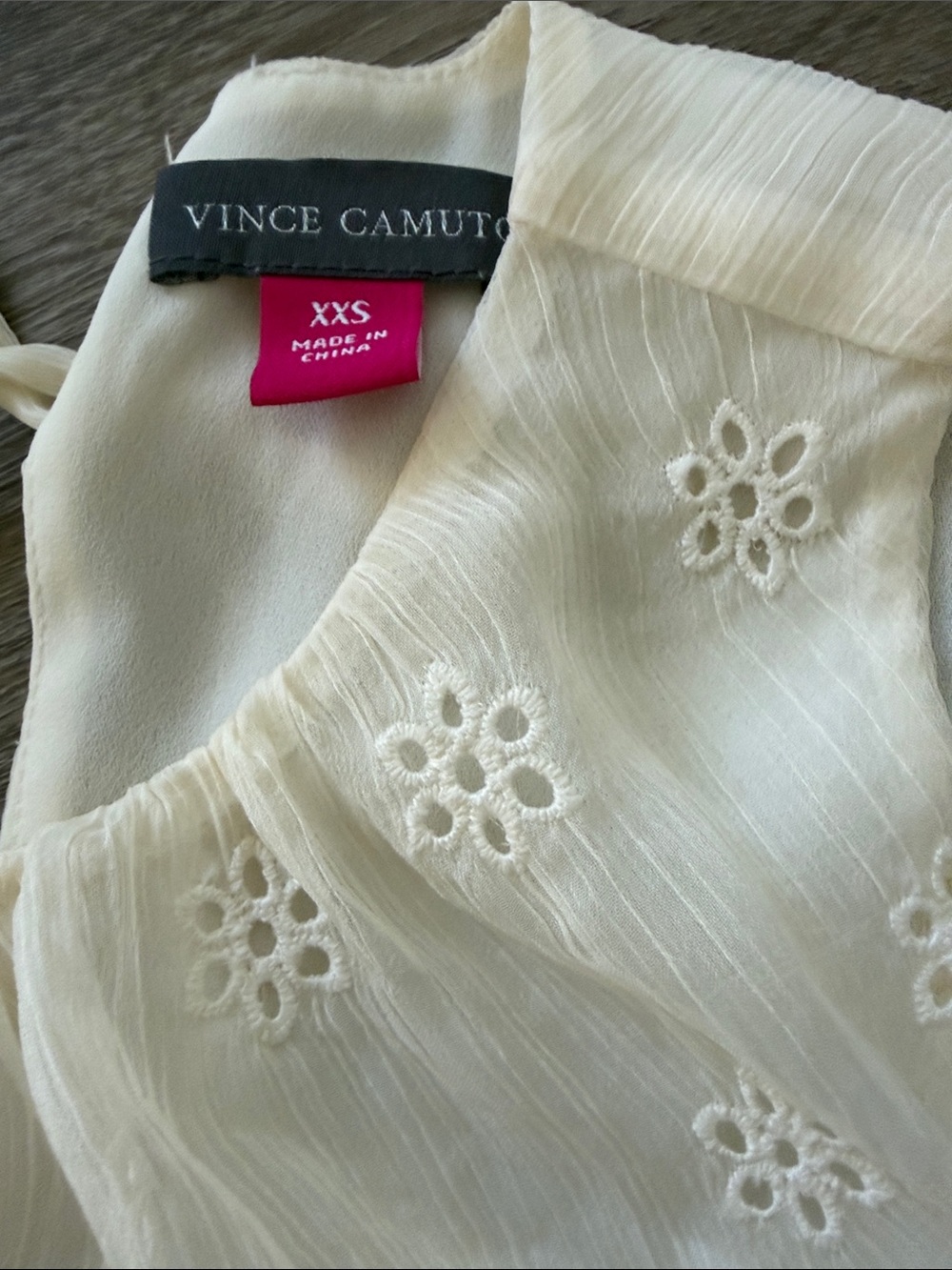 Vince Camuto Cream Floral Eyelet Sleeveless Camisole Blouse XXS - Picture 4 of 4